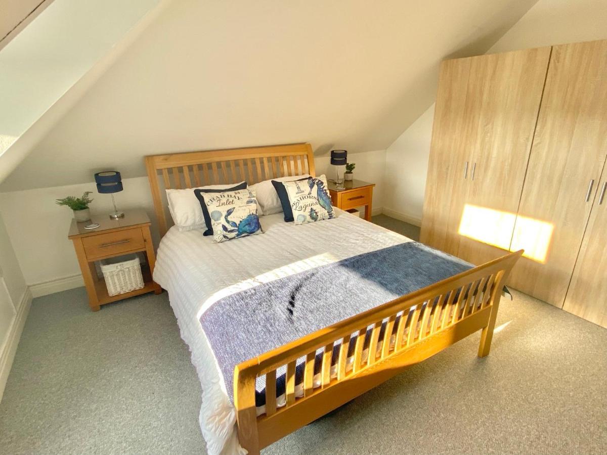 Swanage Holiday Penthouse Apartment, Moments From Beach And Town, On Site Parking, Fast Wifi, Sleeps Up To 6, Rated Exceptional Exterior foto